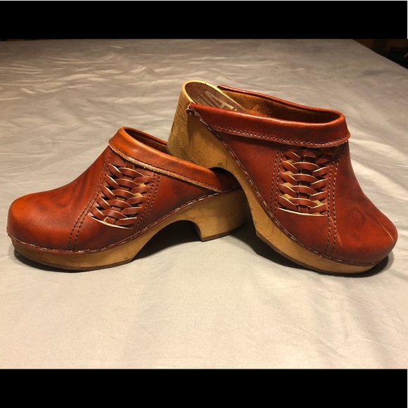 womens leather and wood clogs